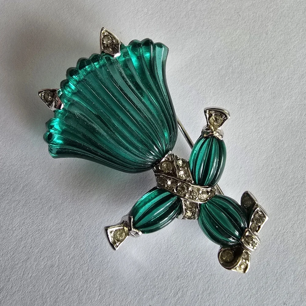 Vintage Trifari Pom Pom brooch pin green ragdoll crown 1940s Alfred Philppe